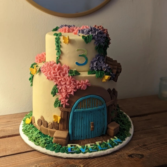 Ideas de tortas de la película Encanto con la casita