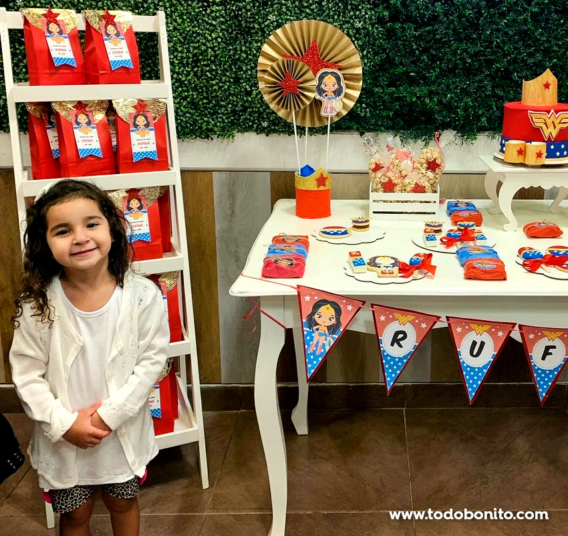 Decoración de cumpleaños Mujer Maravilla